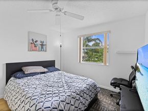 9831 NW 2nd St, Plantation FL 33324