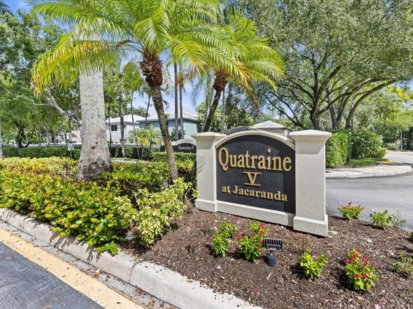 9831 NW 2nd St, Plantation FL 33324