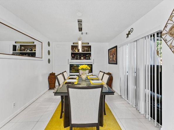 9831 NW 2nd St, Plantation FL 33324