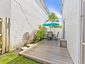 9831 NW 2nd St, Plantation FL 33324