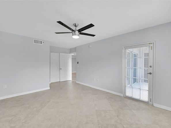 5005 Wiles Rd 203, Coconut Creek FL 33073