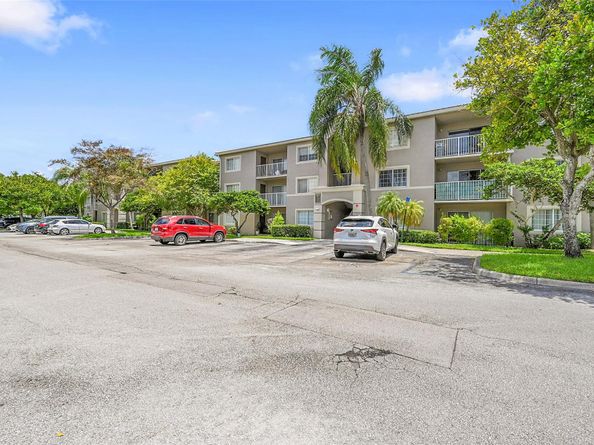 5005 Wiles Rd 203, Coconut Creek FL 33073