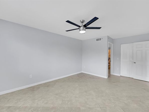 5005 Wiles Rd 203, Coconut Creek FL 33073