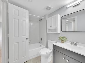 5005 Wiles Rd 203, Coconut Creek FL 33073