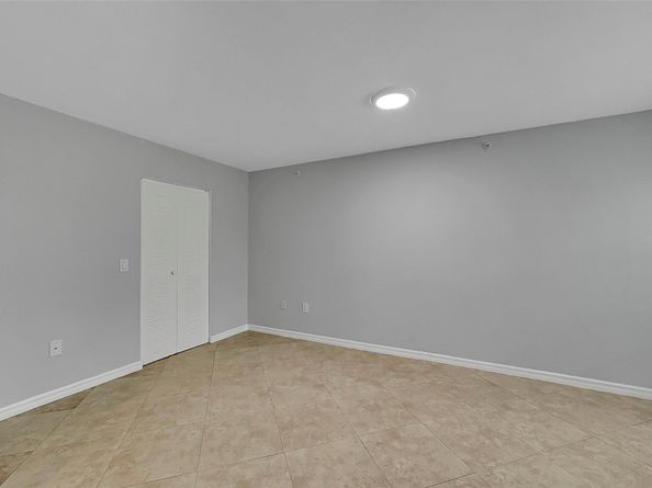 5005 Wiles Rd 203, Coconut Creek FL 33073