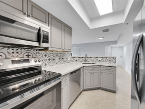 5005 Wiles Rd 203, Coconut Creek FL 33073