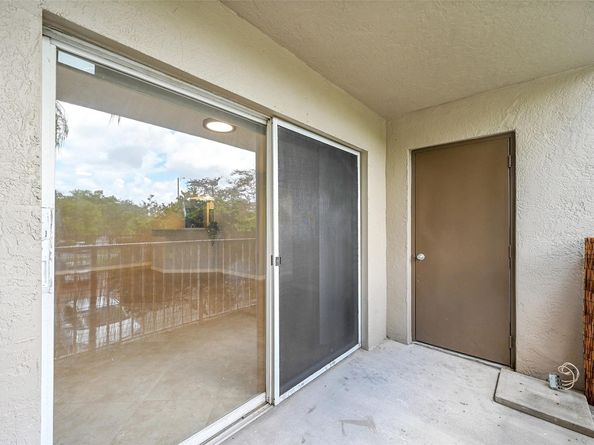 5005 Wiles Rd 203, Coconut Creek FL 33073