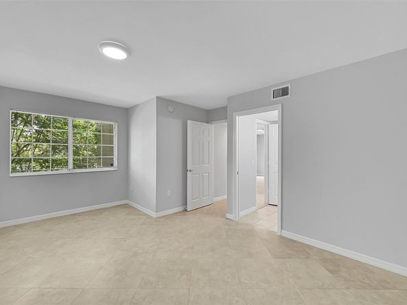 5005 Wiles Rd 203, Coconut Creek FL 33073
