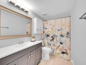 5005 Wiles Rd 203, Coconut Creek FL 33073