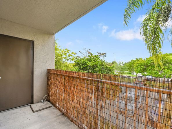 5005 Wiles Rd 203, Coconut Creek FL 33073