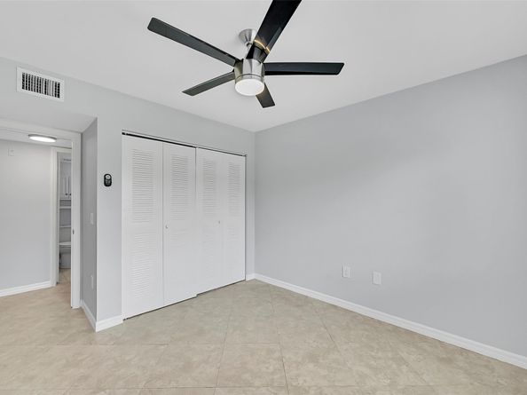 5005 Wiles Rd 203, Coconut Creek FL 33073
