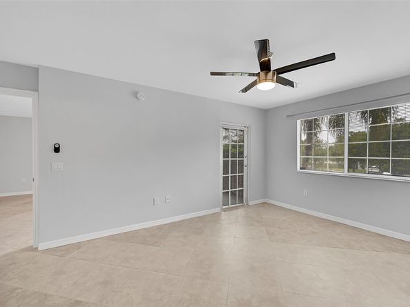 5005 Wiles Rd 203, Coconut Creek FL 33073