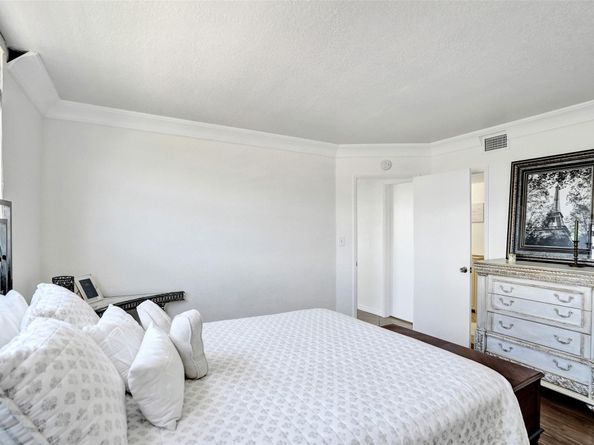 1051 Hillsboro Mile 809E, Hillsboro Beach FL 33062