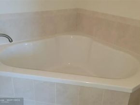 1830 Radius Dr 807, Hollywood FL 33020