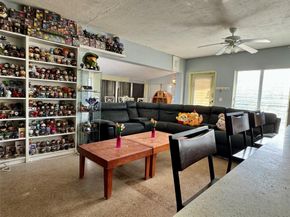 402 S 9th St, Lantana FL 33462