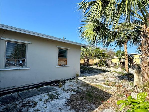 402 S 9th St, Lantana FL 33462