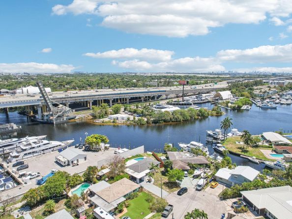 2030 SW 22nd Ave, Fort Lauderdale FL 33312