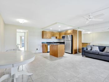 275 Markham M