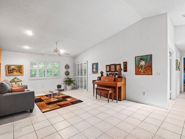 476 Lynbrook Court, Royal Palm Beach FL 33411