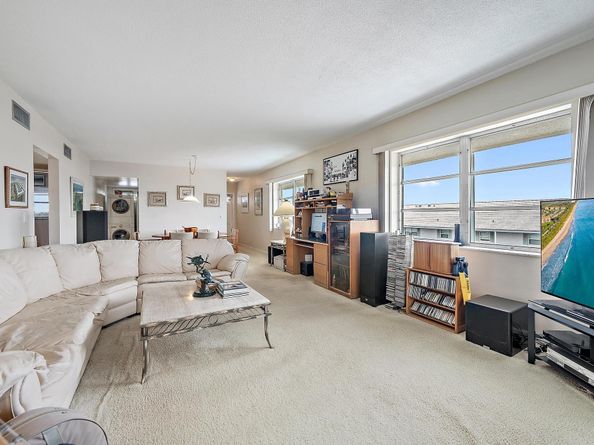 120 Lehane Ter 301, North Palm Beach FL 33408