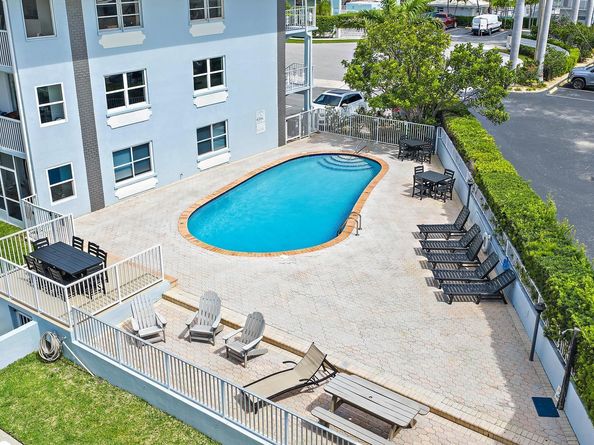 120 Lehane Ter 301, North Palm Beach FL 33408