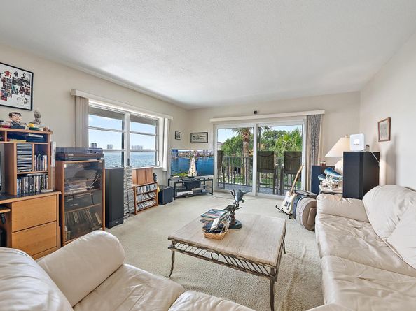 120 Lehane Ter 301, North Palm Beach FL 33408