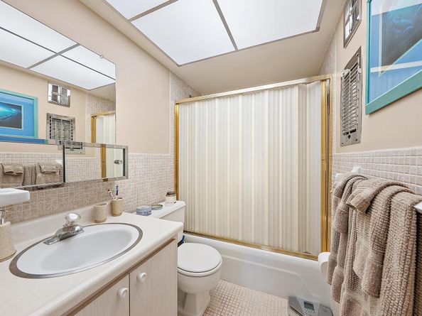 120 Lehane Ter 301, North Palm Beach FL 33408
