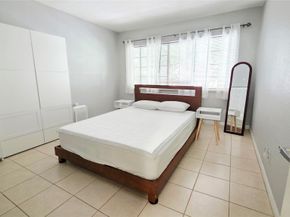 350 S Shore Dr 8, Miami Beach FL 33141