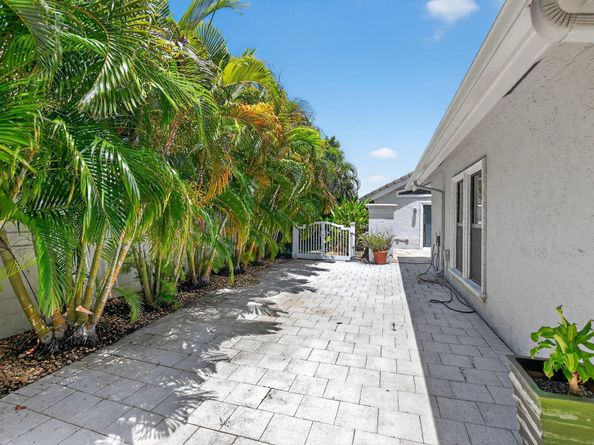 7681 NE Morningside Terrace, Boca Raton FL 33487