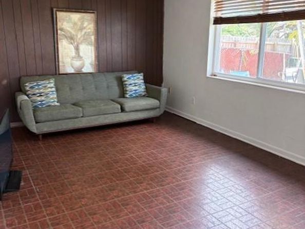 8501 NW 19th St, Pembroke Pines FL 33024