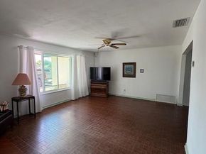 8501 NW 19th St, Pembroke Pines FL 33024