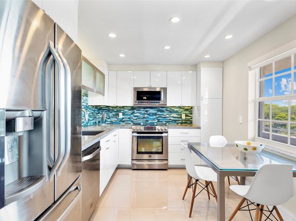 555 Oaks Ln 504, Pompano Beach FL 33069