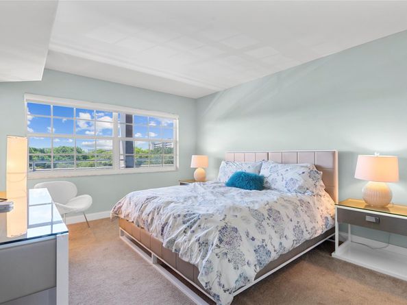 555 Oaks Ln 504, Pompano Beach FL 33069