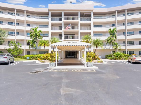 555 Oaks Ln 504, Pompano Beach FL 33069