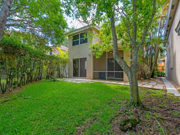 10657 NW 1st St, Plantation FL 33324