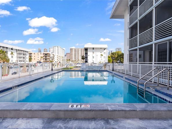 3725 NE 169th St 207, North Miami Beach FL 33160