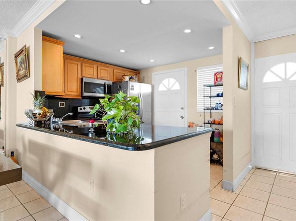 3725 NE 169th St 207, North Miami Beach FL 33160