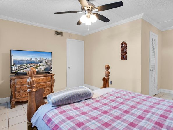 3725 NE 169th St 207, North Miami Beach FL 33160