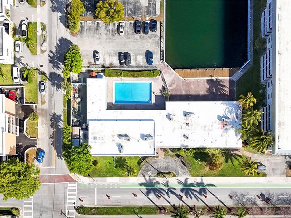 3725 NE 169th St 207, North Miami Beach FL 33160