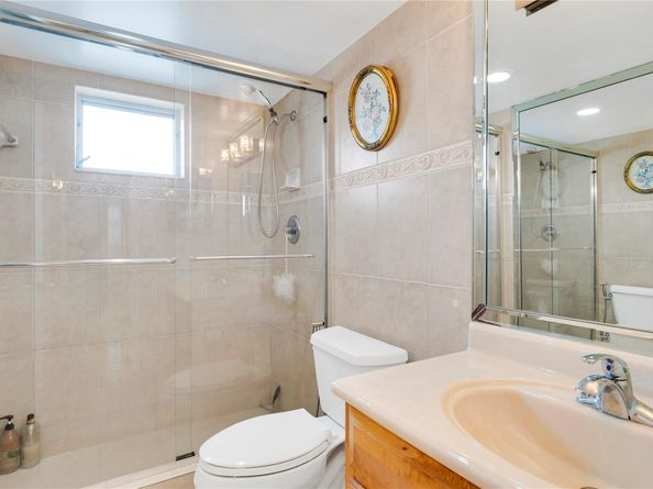 3725 NE 169th St 207, North Miami Beach FL 33160