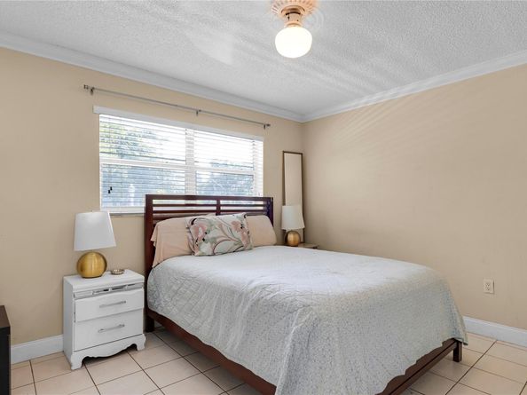 3725 NE 169th St 207, North Miami Beach FL 33160