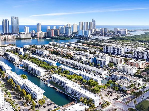 3725 NE 169th St 207, North Miami Beach FL 33160