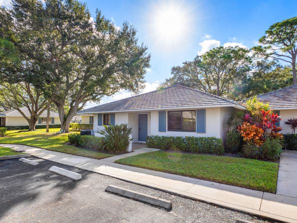 605 Club Drive, Palm Beach Gardens FL 33418