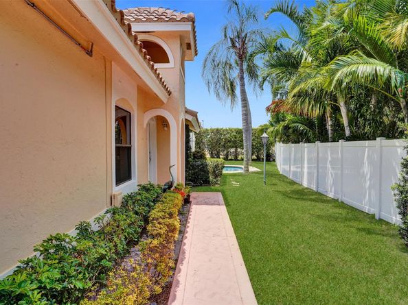 3525 Bosun Cir, Delray Beach FL 33483