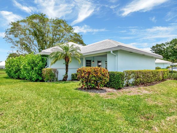 5 Slash Pine Drive, Boynton Beach FL 33436