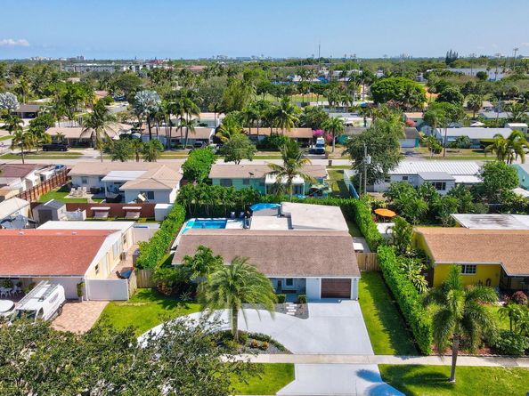 520 SE 3rd Court, Deerfield Beach FL 33441
