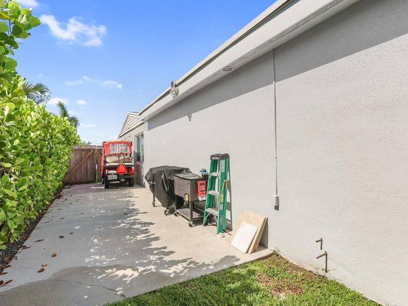 520 SE 3rd Court, Deerfield Beach FL 33441