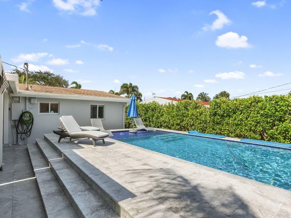 520 SE 3rd Court, Deerfield Beach FL 33441