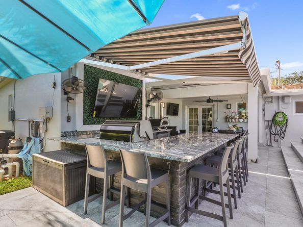 520 SE 3rd Court, Deerfield Beach FL 33441