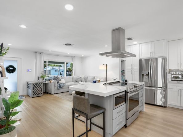 520 SE 3rd Court, Deerfield Beach FL 33441